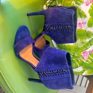 Vince Camuto blue suede sandals in size 9